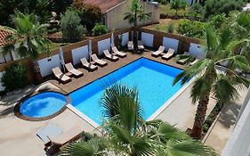 Kuburi Hotel
